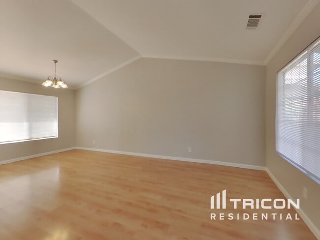 Foto del edificio - 9027 Warm Springs Cir