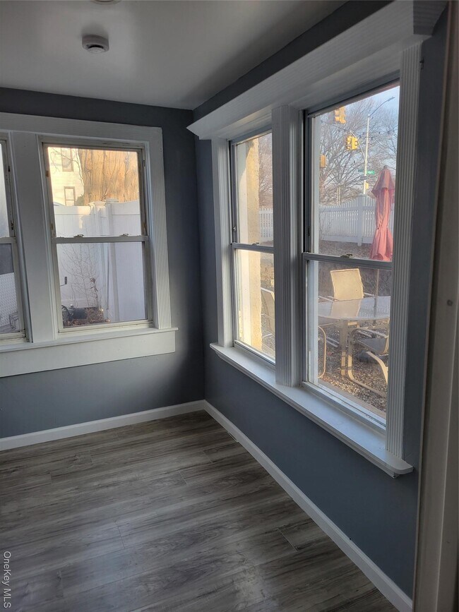 Foto del edificio - 871 Throgs Neck Expy