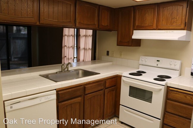 Foto del edificio - 4879 E Butler Ave