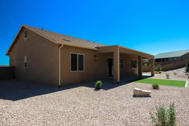 Foto del edificio - Granville Home with 3 Car Garage