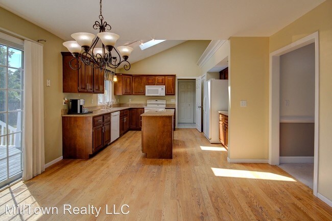 Building Photo - 4 br, 2.5 bath House - 3516 5th St