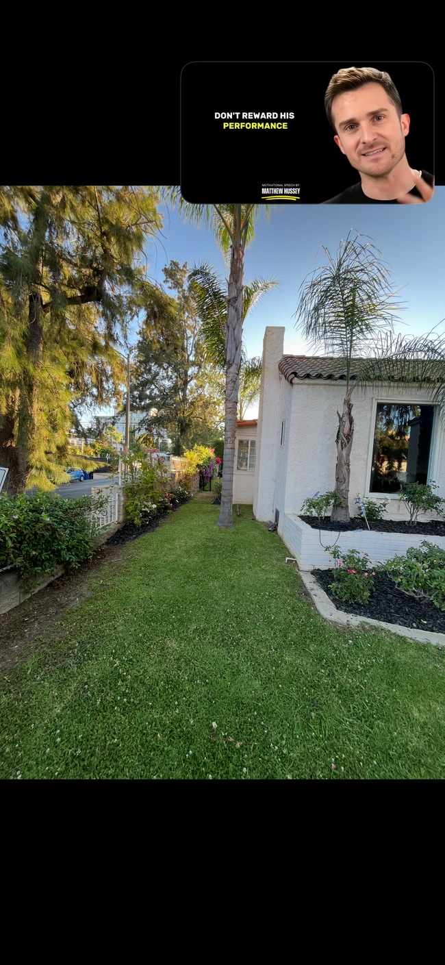 Building Photo - 101 N La Peer Dr