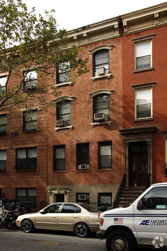 Primary Photo - 214 E 32nd St