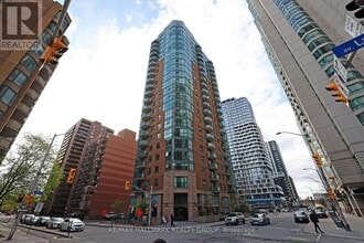 Building Photo - 445 Laurier Ave W