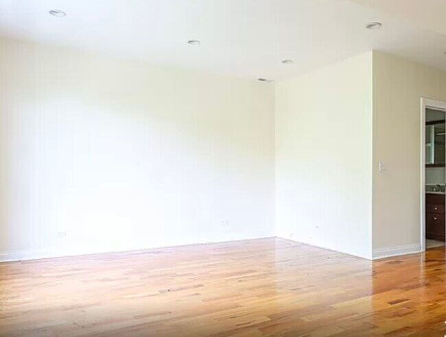 Foto del edificio - 2229 W Wellington Ave