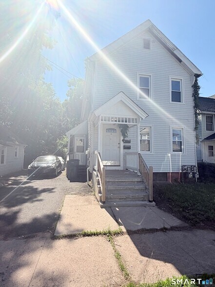 Building Photo - 32 Alstrum St