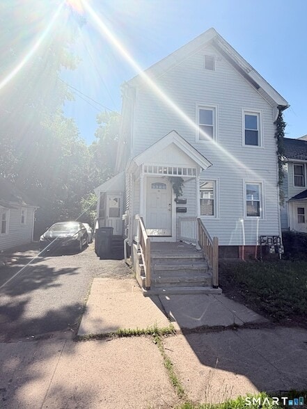 Building Photo - 32 Alstrum St