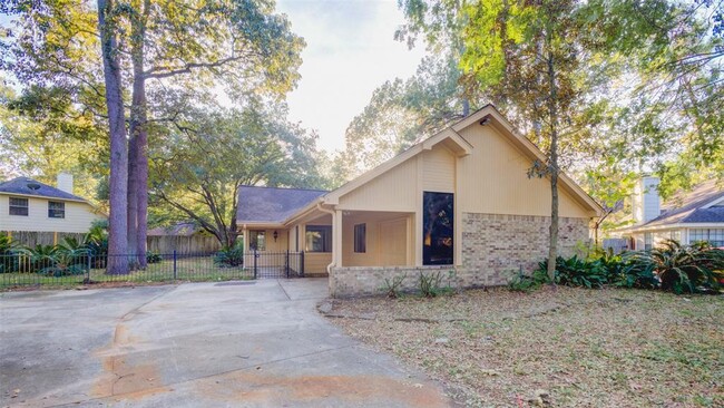 Building Photo - 1906 Woodhue Dr