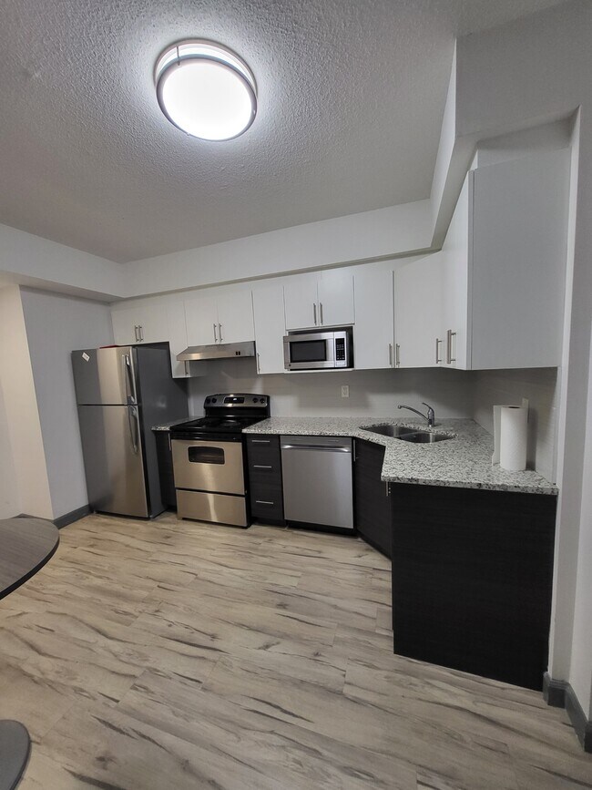 Building Photo - 258B-258B Sunview St
