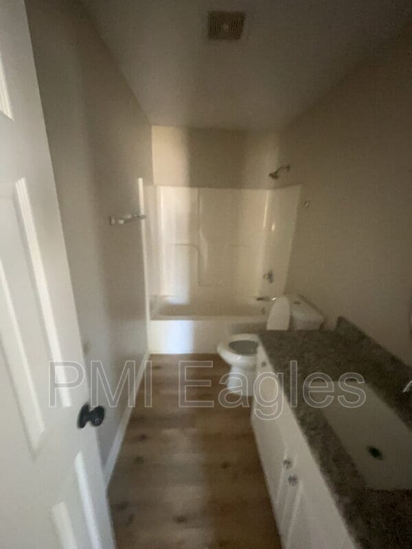 Foto del edificio - 940 Granny White Rd