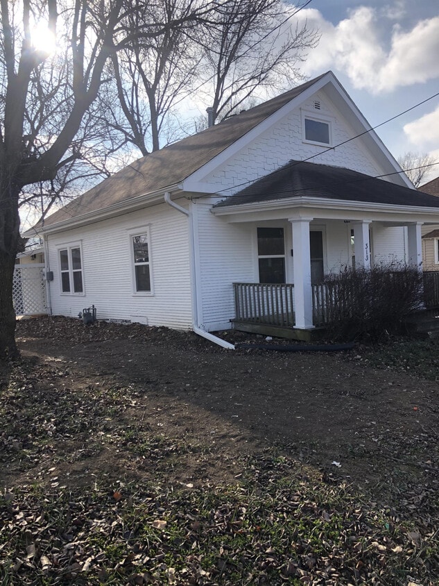 Primary Photo - 313 E N Main St