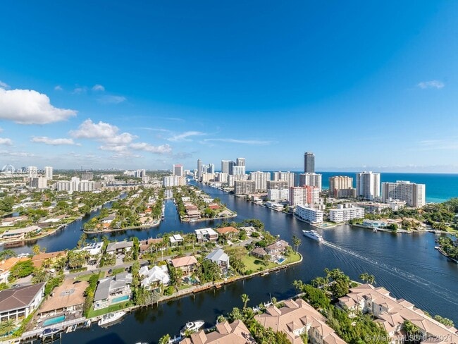 Building Photo - 21200 NE 38th Ave