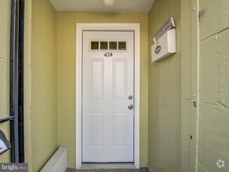 Building Photo - 424 Elm St NW