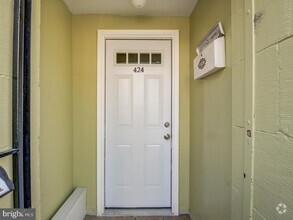 Building Photo - 424 Elm St NW