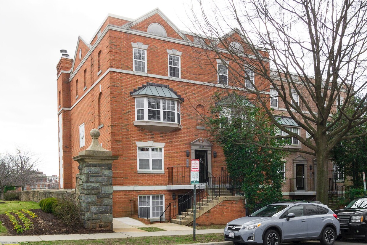 Foto principal - 3800 Rodman St NW
