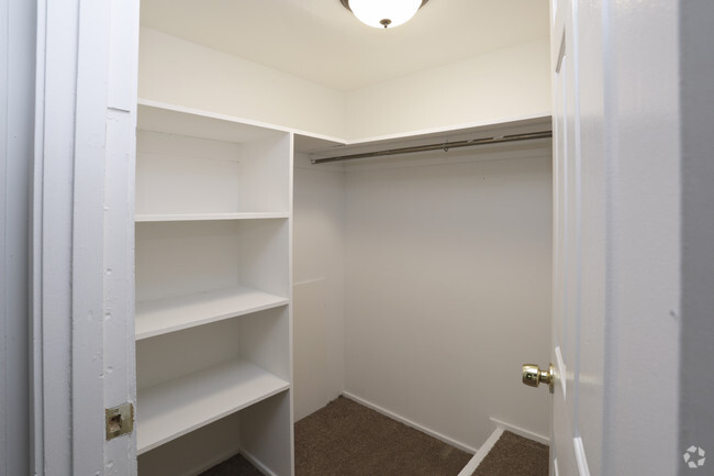 1BR - Closet - Greenbriar Village