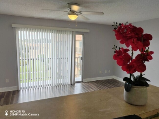 Building Photo - Welcome to Tampa Racquet Club – Where Comf...