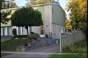 Building Photo - 12 Chevron Crescent