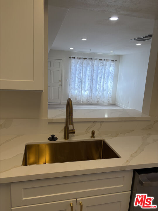 Foto del edificio - 432 N Kenwood St