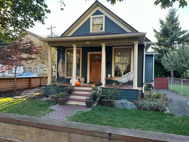 Foto del edificio - Updated SE Portland Craftsman