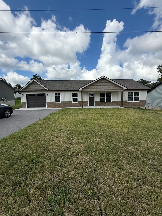 Building Photo - 127 Sky View Meadow Dr