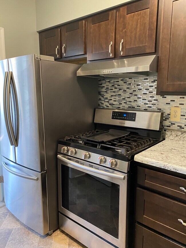 kitchen - 2723 St Paul St