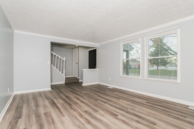 Building Photo - 7847 Kingsgate Way