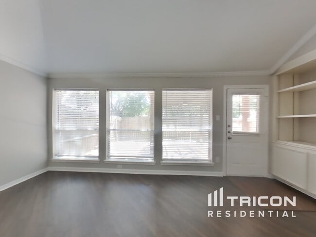 Building Photo - 10326 Emerald Oaks Dr