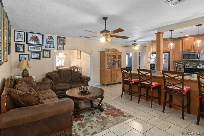 Foto del edificio - 1121 Lakeview Dr