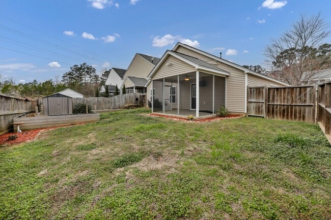 Building Photo - Move-In Ready 3BR Home with Screened Porch & Fenced Yard in the Heart of Lexington – $1,850