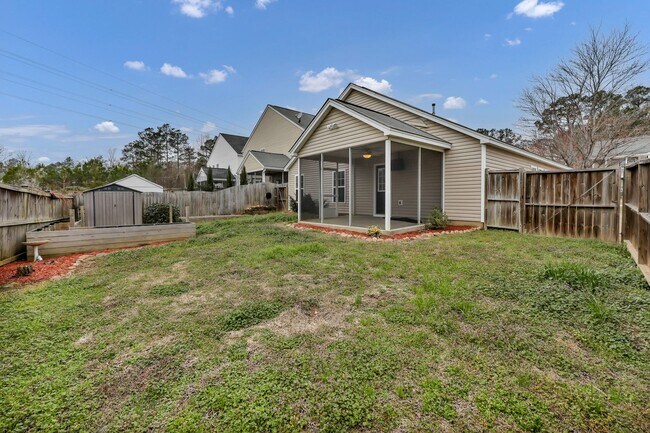 Foto del edificio - Move-In Ready 3BR Home with Screened Porch & Fenced Yard in the Heart of Lexington – $1,850