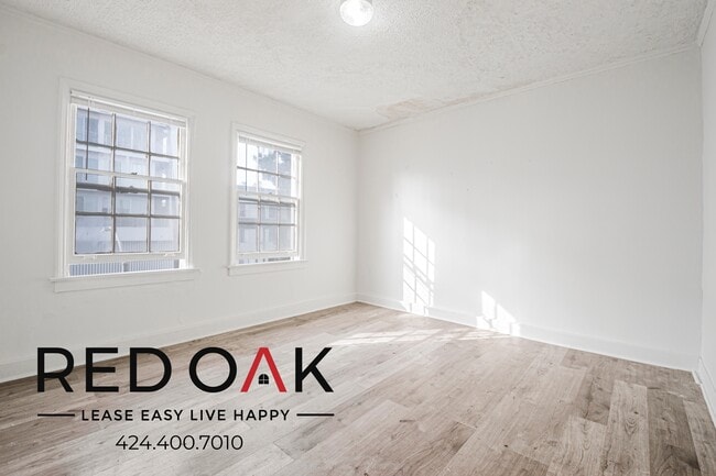 Building Photo - 450 S Kenmore Ave