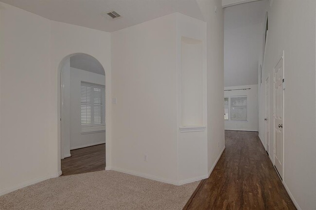 Building Photo - 32114 Decker Oaks Dr