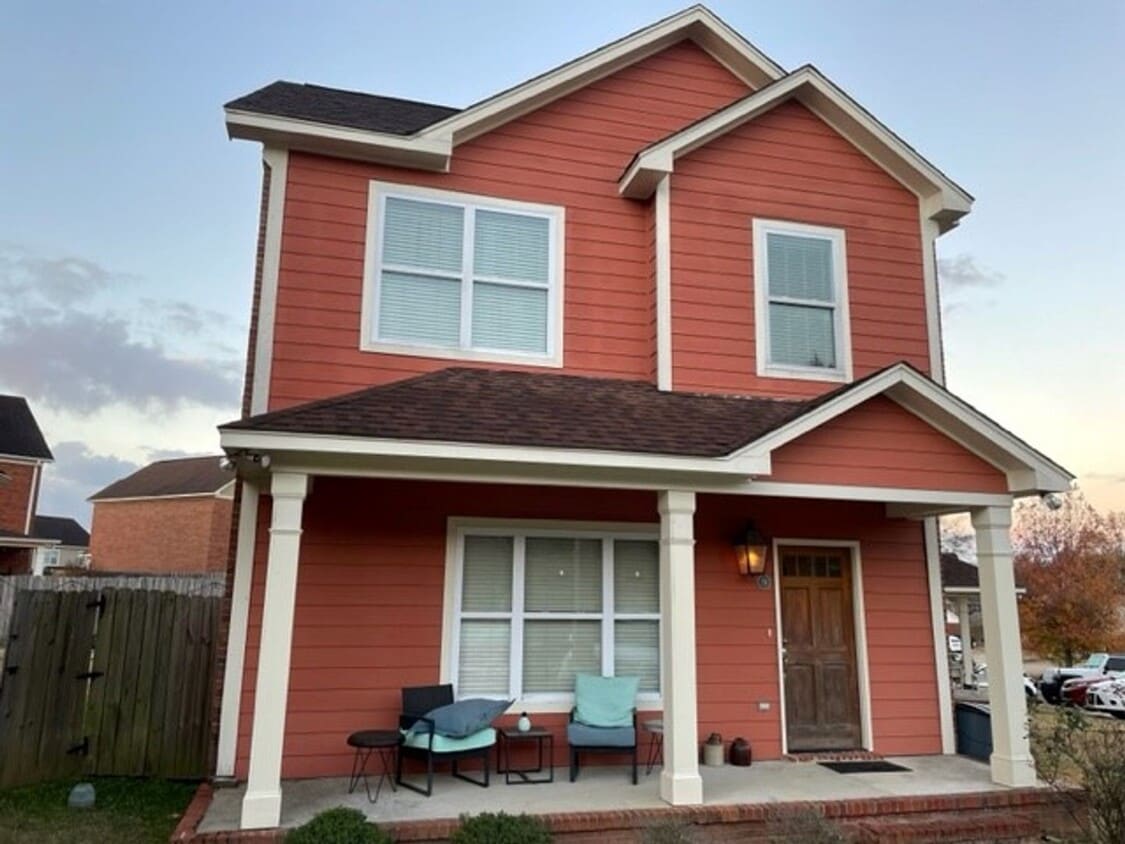 Primary Photo - 3BR/2.5BA Home