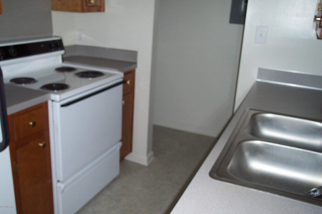 1217 E Fire Tower Rd Unit M, Greenville, NC 27858 Apartment for Rent