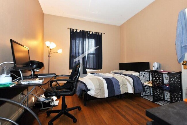 Foto del edificio - Nicely renovated 3 bed 1 bath unit on the ...