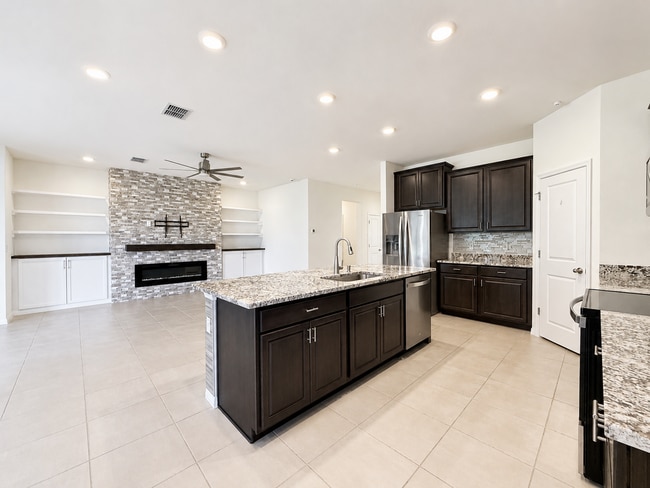 Building Photo - 12544 Shining Willow St