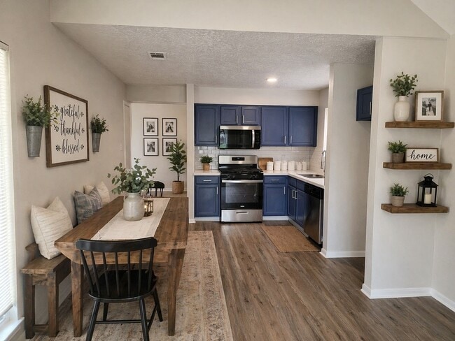 Foto del edificio - 6311 Diamond Rock Dr