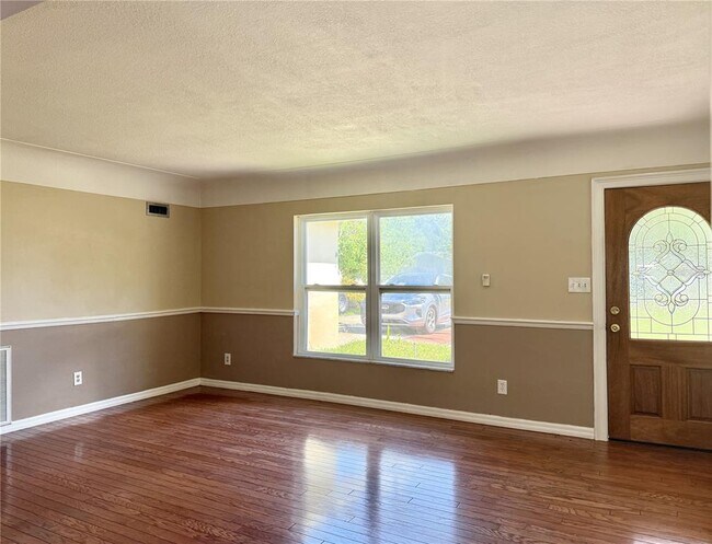 Foto del edificio - 2523 Krueger Ln