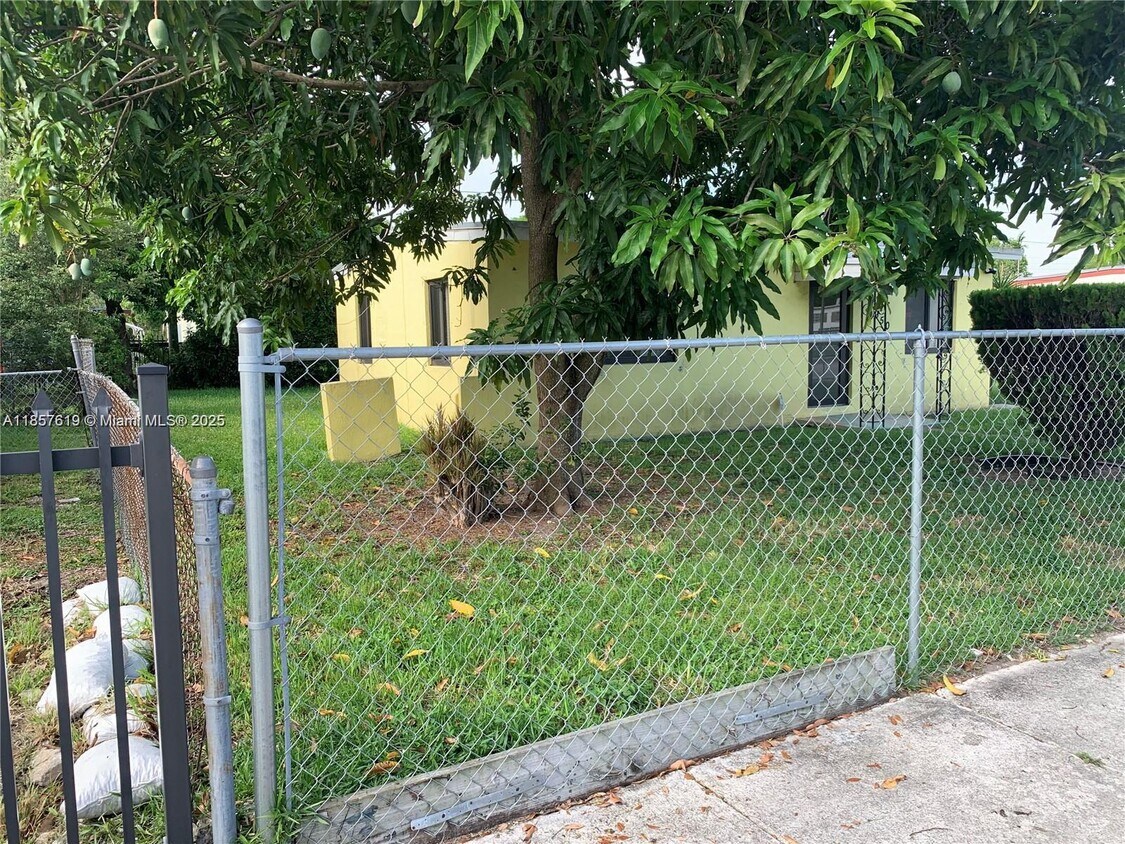 Foto del edificio - 950 NW 56th St