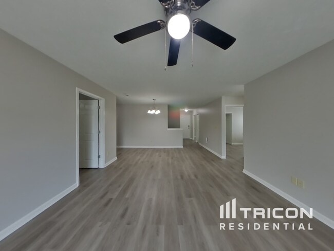 Building Photo - 581 Grassy Bend Dr