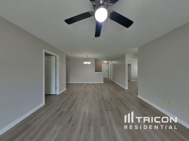 Foto del edificio - 581 Grassy Bend Dr
