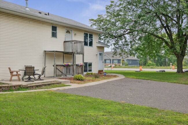 Foto del edificio - 9002 Lexington Ave NE