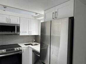 Building Photo - 1333 E Hallandale Beach Blvd