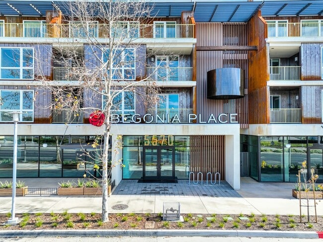 Building Photo - Begonia Place