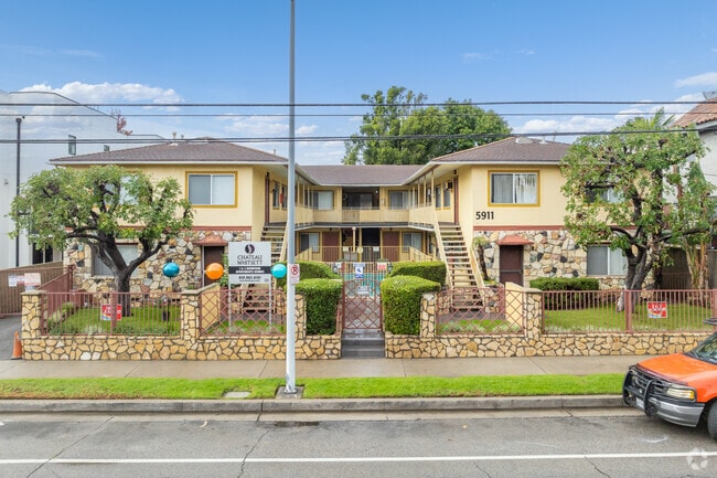 Building Photo - Chateau Whitsett Apartments