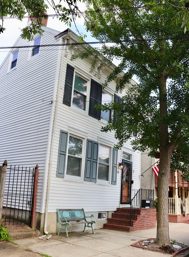 Building Photo - 407 Prince St