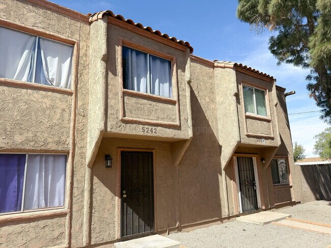 Foto del edificio - 5244 W Lynwood St