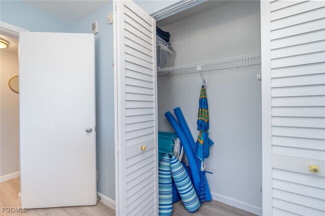 Foto del edificio - 2810 Estero Blvd