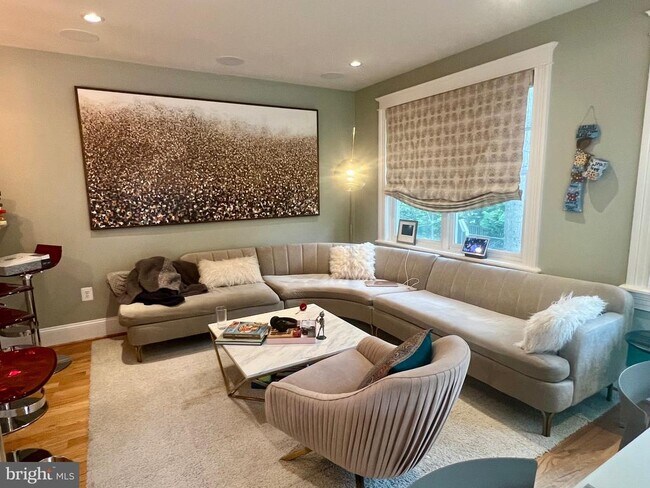 Foto del edificio - 3631 Tilden St NW
